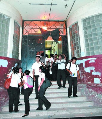 Educación inicia cierre de jornadas nocturnas