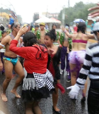 Pese a lluvia, Tegucigalpa celebró su 437 aniversario con el gran carnaval