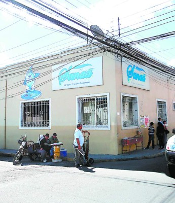 Le congelan cuenta al SANAA por demanda