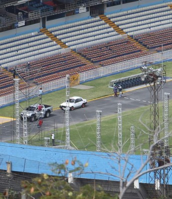 Montan escenario en el extremo sur del estadio Nacional de Tegucigalpa