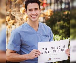 El dr Mike, mejor conocido como el médico más guapo de las redes.