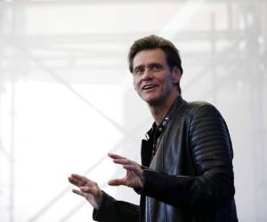 Facebook no ha respondido al tuit de Carrey, pero el fundador y director ejecutivo Mark Zuckerberg ha dicho que cortar de raíz el flujo de información errada está entre las principales metas de la compañía. Foto: AP/EL HERALDO HONDURAS.