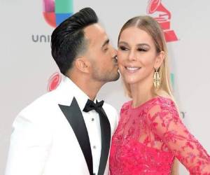 Luis Fonsi y Agueda Lopez asisten a los XVIII Premios Grammy Latinos Anuales en el MGM Grand Garden Arena el 16 de noviembre de 2017 en Las Vegas, Nevada. Gustavo Caballero / Getty Images / AFP