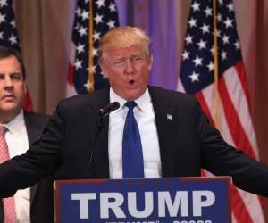 Trump es un 'xenófobo y un ignorante', agregó Wolf, que estableció un paralelo entre la trayectoria del millonario, la caída del imperio romano e incluso el ascenso de Hitler.