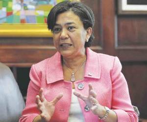 La directora del Injupemp, Martha Doblado, explicó parte de la negociación que realizan antes de firmar el contrato.