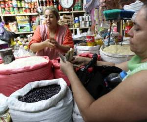 Los precios de varios alimentos se han disparado en el mercado hondureño.