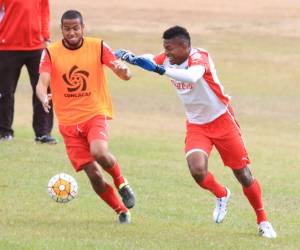 El último trabajo colectivo de Olimpia en la cancha de El Indio. Carlo Costly se puso de arquero y fue goleado por sus compañeros