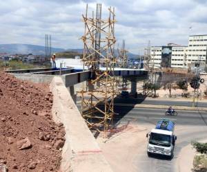 El puente aéreo El Trapiche-periférico está en la fase de fundición.