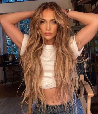 Los glamorosos vestidos de novia que ha usado Jennifer López (FOTOS)