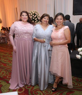 En el altar de la iglesia San Francisco sellaron su amor los esposos palma romero