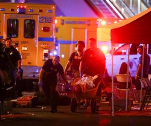 Al menos 58 personas murieron y 515 resultaron heridas cuando un hombre abrió fuego contra los asistentes a un concierto el domingo de noche en Las Vegas. Aquí lo que se sabe hasta ahora. Agencia AP.