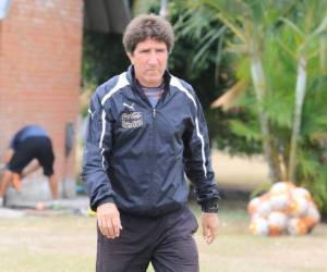 El DT de Olimpia recorre junto a Zona el paso del Albo por las dos vueltas y hace un guiño a su futuro.