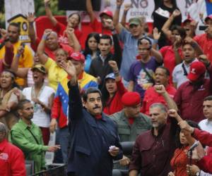 En su tercer aniversario de gobierno, Maduro encabezó al mediodía una gran marcha de seguidores para conmemorar el inicio en 1810 de la lucha por la independencia del dominio español.