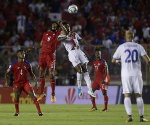 Panama's Gabriel Gomez, left, and Costa Rica's Rodney Wallace fight for the ball during a 2018 Russia World Cup qualifying soccer match in Panama City, Tuesday, Oct. 10, 2017. (AP Photo/Arnulfo Franco)
