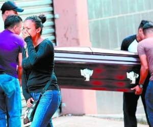 A las 9:25 de la mañana de ayer miércoles retiraron de la morgue el cadáver de Steven Aguilera.