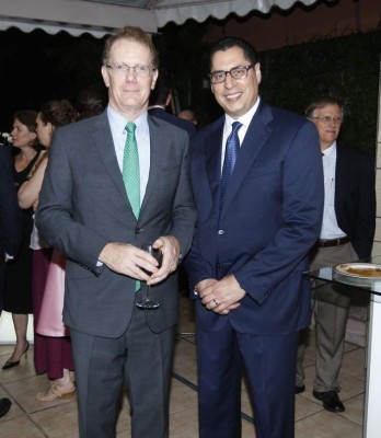 Noche de abrazos y buenos deseos para james y kristin nealon