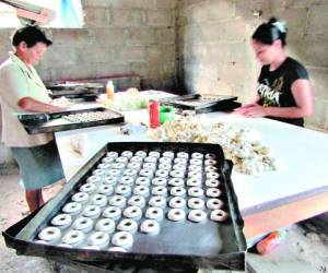 Además de generar ingresos, las artesanas ofrecen empleo.
