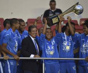 Honduras recibió el trofeo que lo cataloga como campeón de la Copa Centroamericana 2017. (Fotos: Agencias / AFP / EL HERALDO Honduras / Noticias de Honduras / Deportes EL HERALDO)
