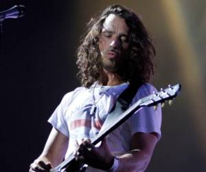 El músico Chris Cornell de Soundgarden realiza durante el festival de música de Lollapalooza en Grant Park en Chicago. Según su representante, el rockero Chris Cornell, que ganó fama como cantante principal de Soundgarden y más tarde Audioslave, murió el miércoles por la noche en Detroit a los 52 años.