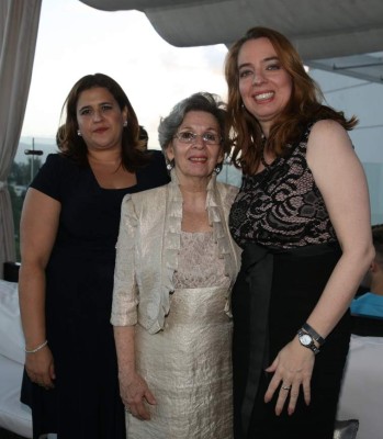 Una romántica celebración nupcial en la terraza