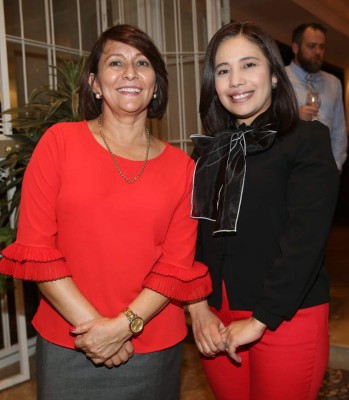 recepción en honor a la nueva consejera de prensa de ee uu