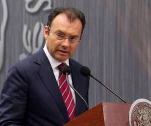 El gobierno estadounidense anunció el martes severas medidas contra la inmigración ilegal, que dejan vulnerables de deportaciones a una gran parte de los 11 millones de indocumentados que se estima viven en ese país, en su mayoría mexicanos.