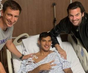 Santiago Solari visitando a Jesús López, luego de someterse a una operación debido a su lesión en el pie derecho. FOTO CORTESÍA: Twitter