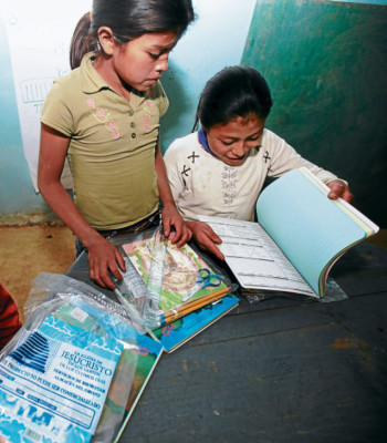 ¡Ayúdanos a que ellos regresen a clases este año!