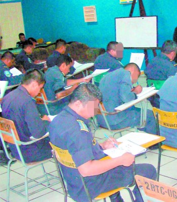 DIECP evalúa 140 oficiales de la Policía en Honduras