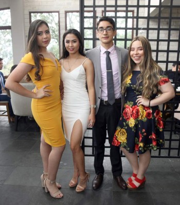Ana Sofía Flores, Johanna Chang, José Roberto Murillo y Valeria Basabe.