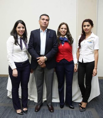 Importante alianza empresarial para promover el turismo en Roatán