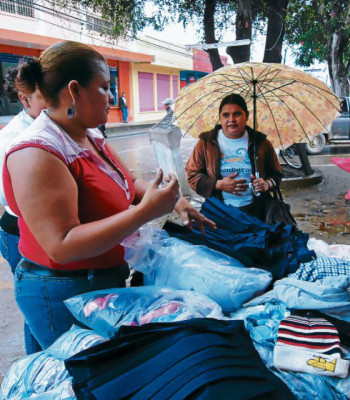 Padres de familia de Danlí se quejan por altos costos de útiles escolares