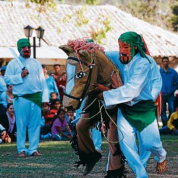 <div class='Quickread' id='DTElementID-4016065'> <p class='NormalParagraphStyle'><p>Con grandes muestras de arraigo cultural, Ojojona y Lepaterique celebraron una vez más el baile del guancasco, una alegre y colorida práctica de hermandad entre comunidades.</p></p> </div>