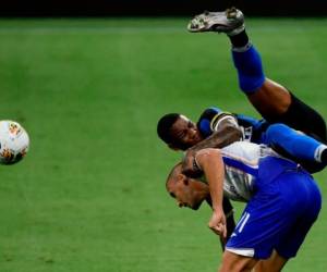 El portugués Rafael Leao sentenció el partido con un cabezazo a bocajarro (72). Foto AFP.