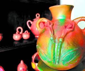 Artesanía lenca exhibida en la antigua Casa Presidencial en el centro de Tegucigalpa. (Foto: Archivo)