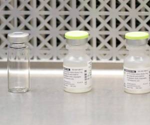 Frascos empleados para una prueba clínica de una posible vacuna contra el COVID-19 en Seattle. Foto AP.