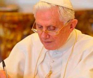 Nacido el 16 de abril de 1927, Benedicto XVI destronó el viernes aunque con el título inédito de papa 'emérito' al italiano Léon XIII. Foto AFP.