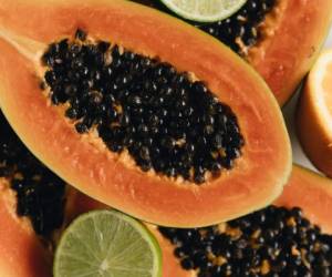No solo es deliciosa, la papaya también puede ayudar a disminuir el riesgo de padecer obesidad, hipertensión, enfermedades cardiovasculares y algunos tipos de cáncer. Al ser tan rica en nutrientes es beneficiosa para nuestra salud.A continuación te explicamos sus propiedades en el organismo. ¡No dejarás de consumirla!