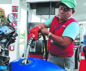 Honduras es el segundo país en Centroamérica con los precios más altos, después de Costa Rica, por el impuesto que aplican, que en el país es de 33 lempiras por galón de gasolina superior.