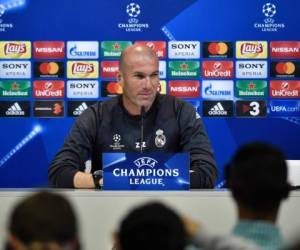 El técnico francés Zidane durante la conferencia de prensa previo al duelo ante el Bayern Múnich (Foto: Agencia AFP)