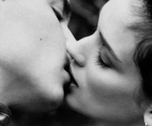 La mujer le paso varias capsulas de metanfetamina a su pareja y a este se les reventaron dos en el estómago.