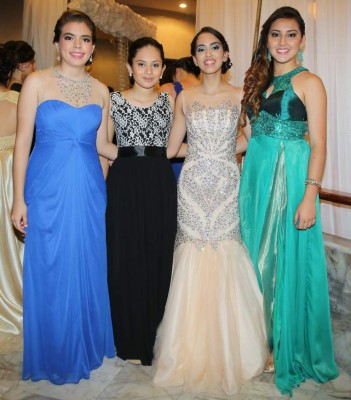 Sobria y elegante pasarela juvenil