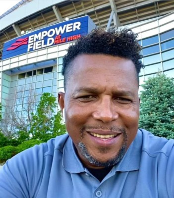 Futbolista, técnico y ahora comentarista: las otras facetas de Carlos Pavón