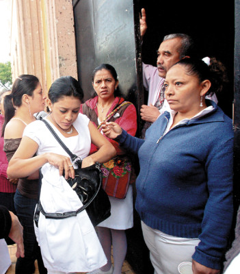 Enfermeras reducen pretensiones salariales, pero mantienen paro en centros hospitalarios