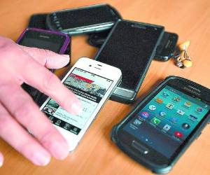 Muchos celulares robados van a parar a las casas de reparación.