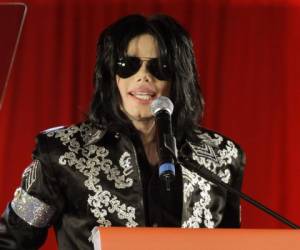 Michael Jackson mientras anunciaba un concierto en Londres. Una fotografía de archivo del 5 de marzo de 2009.