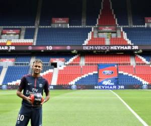 Neymar protagonizó en el verano de 2017 el 'traspaso del siglo' cuando firmó por el PSG a cambio de 222 millones de euros. Foto:AFP