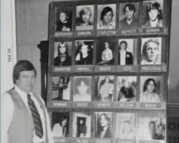 “Pogo”, el payaso asesino que mató a más de 33 adolescentes y los enterró en su casa