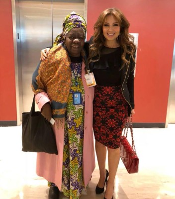 Thalía impacta en sede de las Naciones Unidas con su atuendo y diminuta cintura