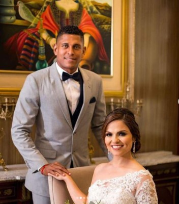 Las románticas fotos que compartió Carlo Costly de su boda